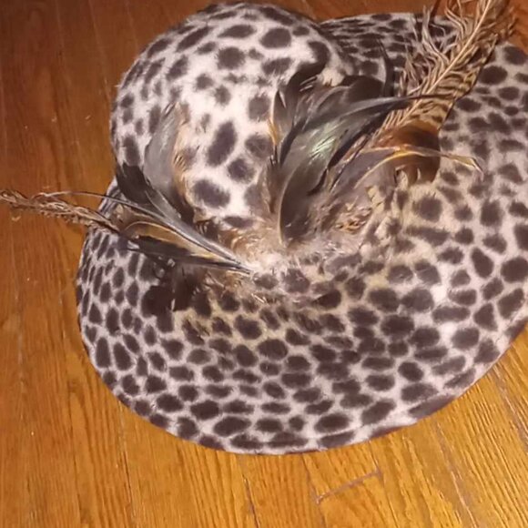 1970s Vintage Italian Luxury 100%Rabbit Felt Hat with Feathers! Luca Della Rocca - Picture 3 of 8